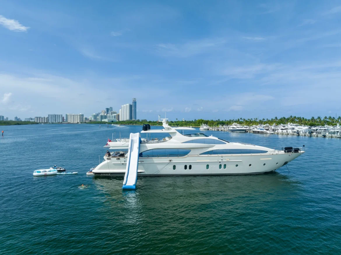 Yacht: 116’ Azimut - Image 14