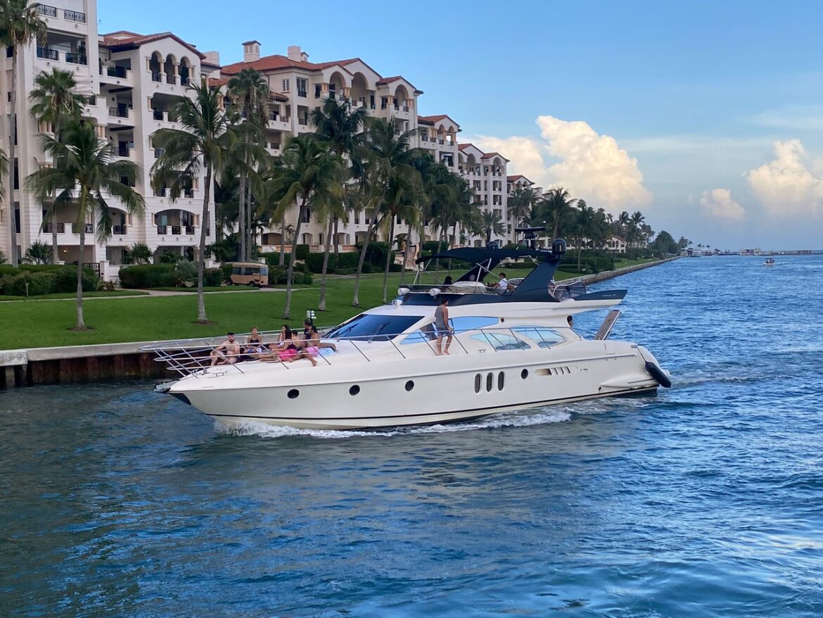 Yacht: 62' Azimut "Priceless"