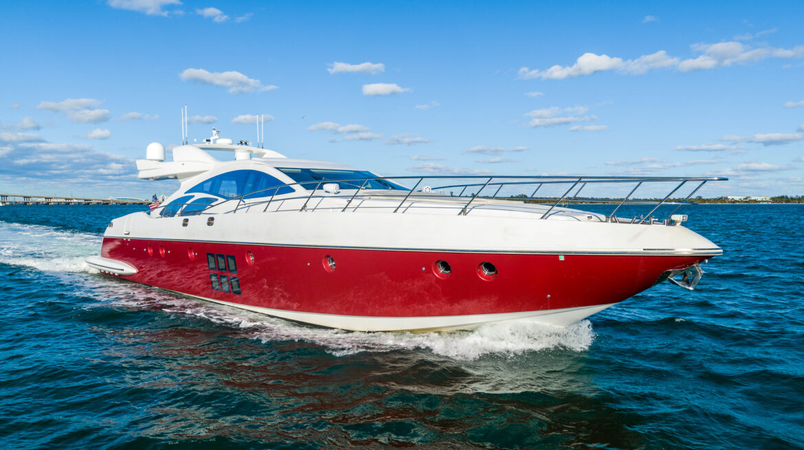 Yacht: 86' Azimut S Red/White