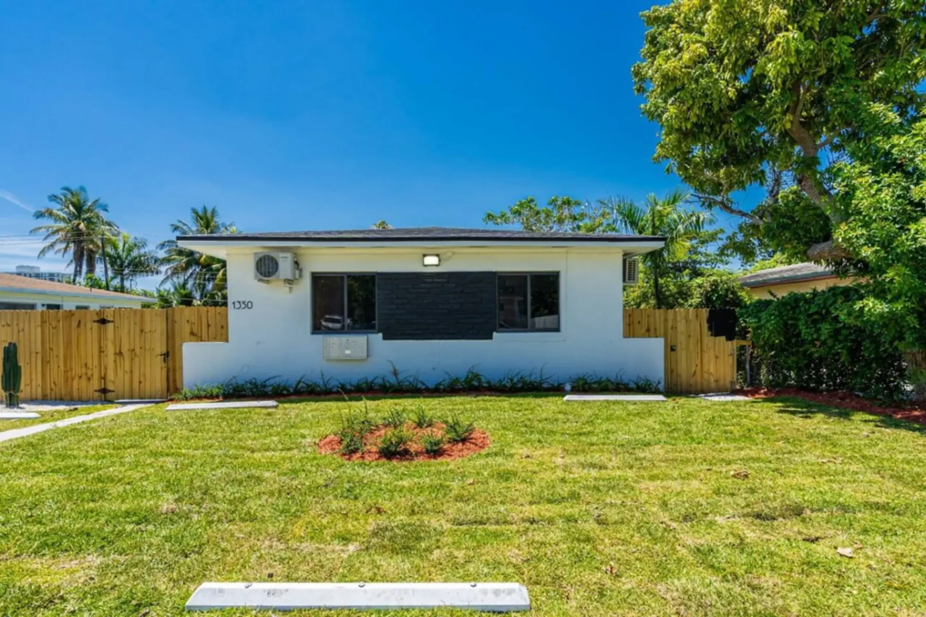 Comfy Studio with Parking near Biscayne Blvd in vibrant Miami