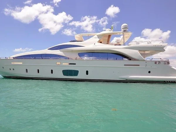 Yate: 105' Azimut