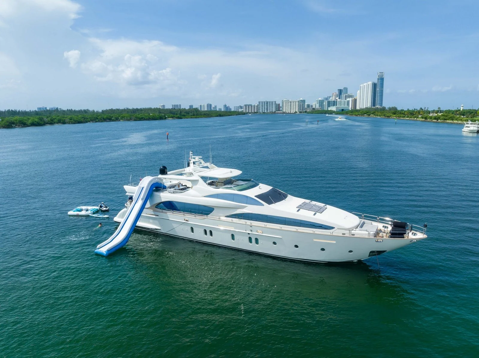 Yacht: 116’ Azimut - Image 144