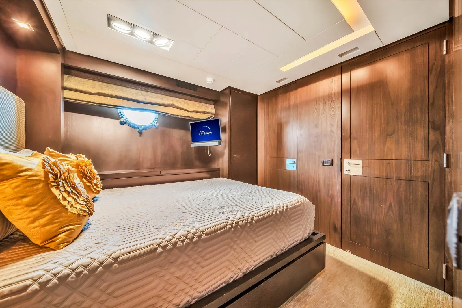 Yacht: 116’ Azimut - Image 72