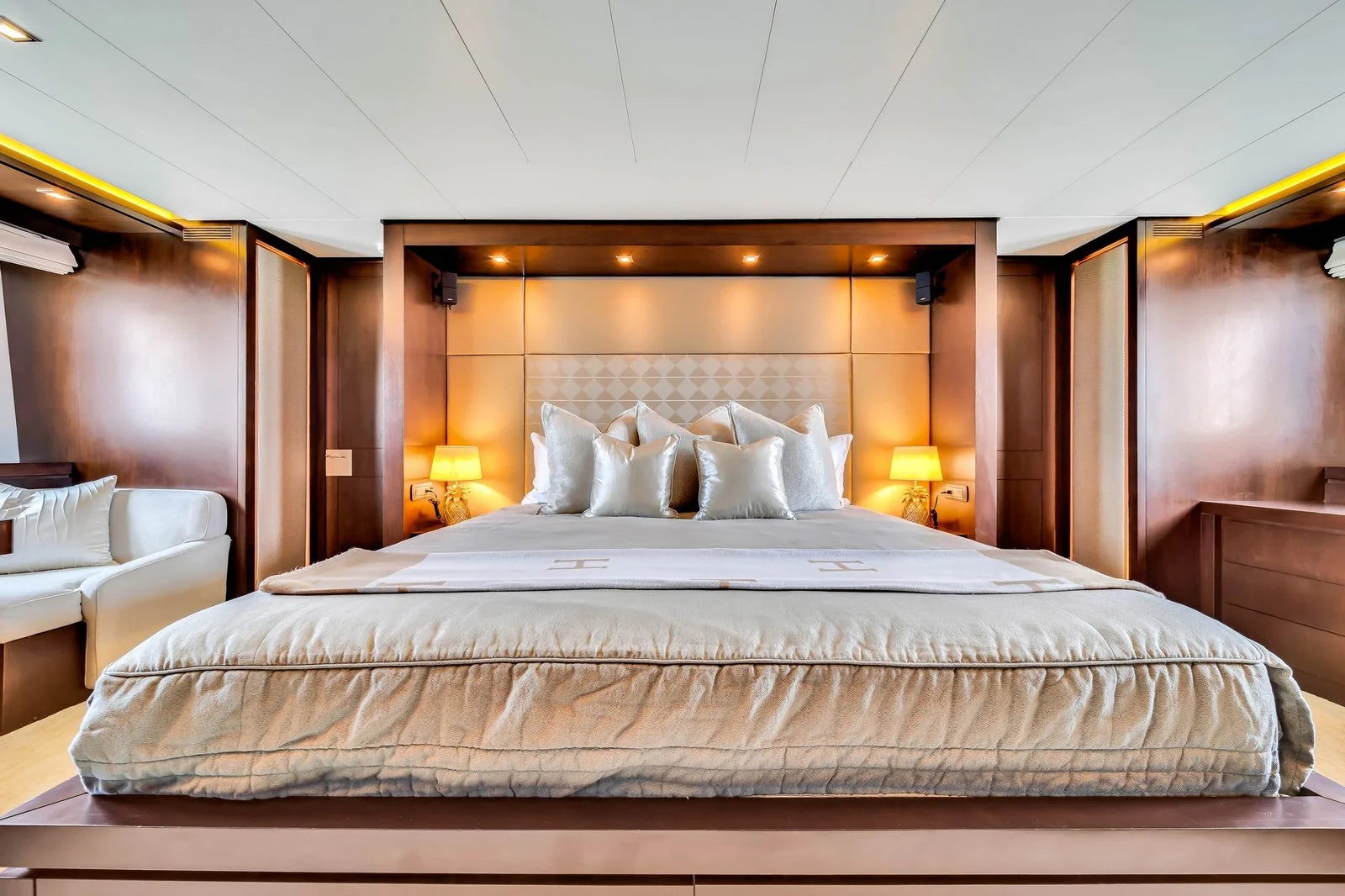 Yacht: 116’ Azimut - Image 53