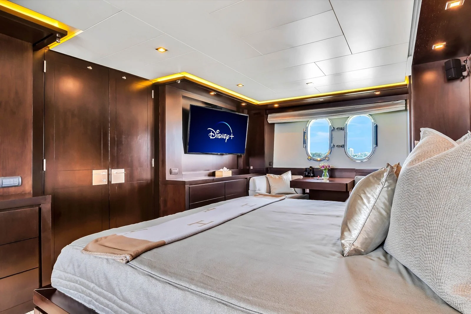 Yacht: 116’ Azimut - Image 101
