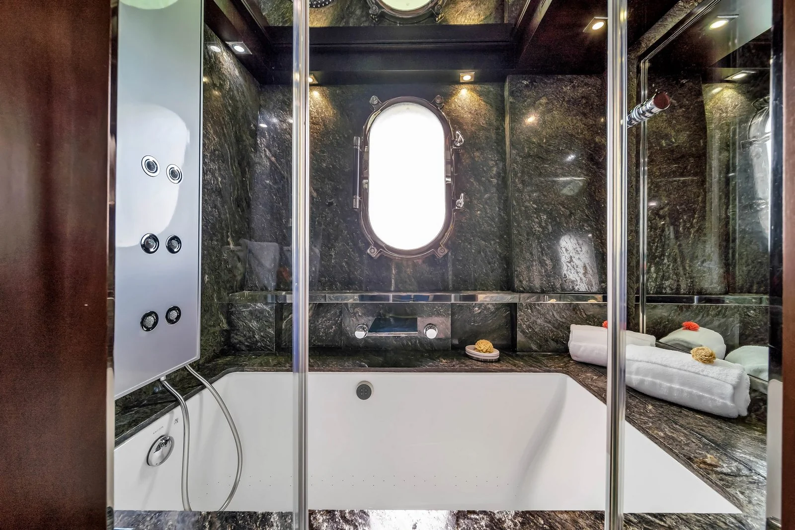 Yacht: 116’ Azimut - Image 98