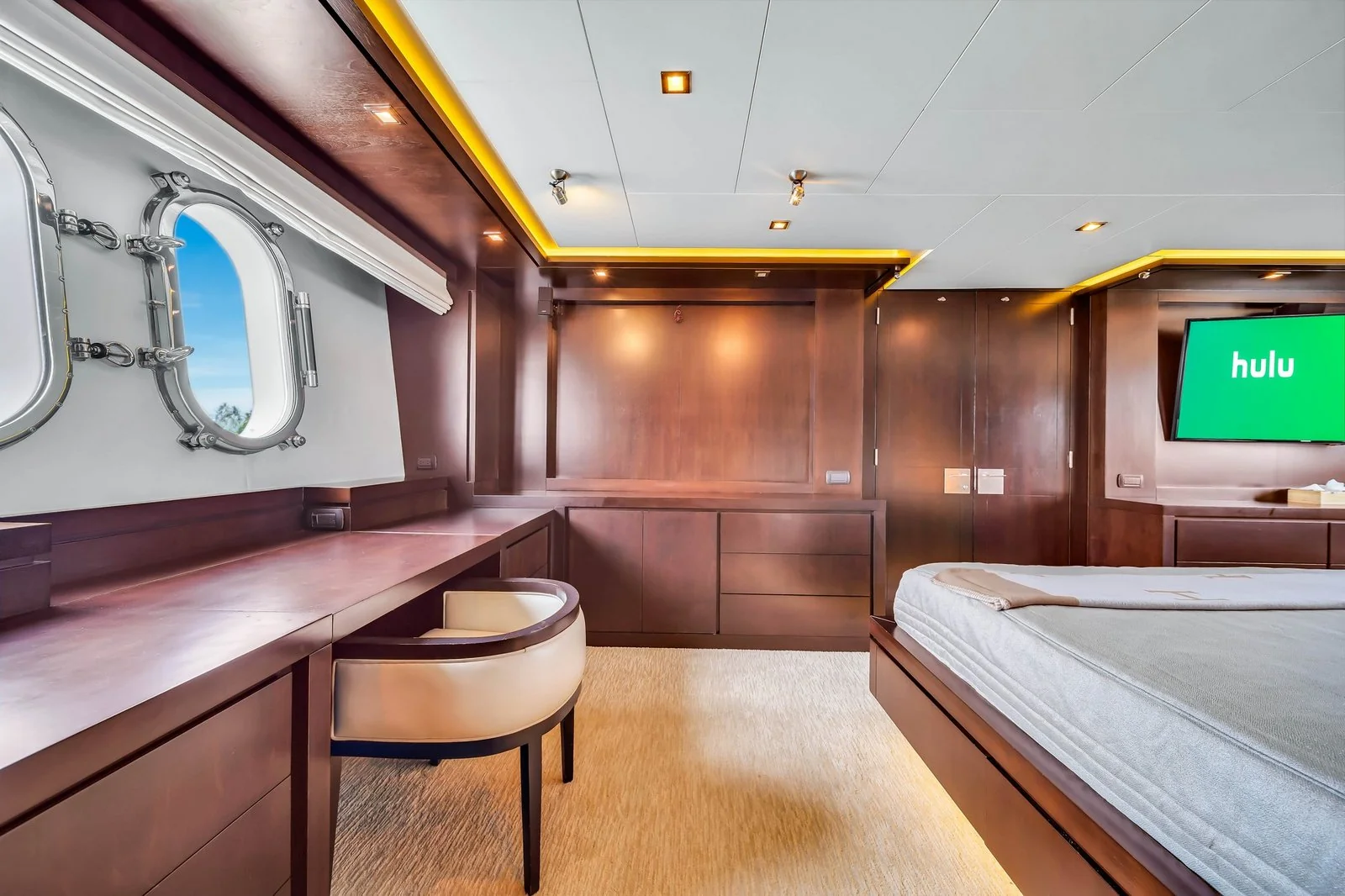 Yacht: 116’ Azimut - Image 45