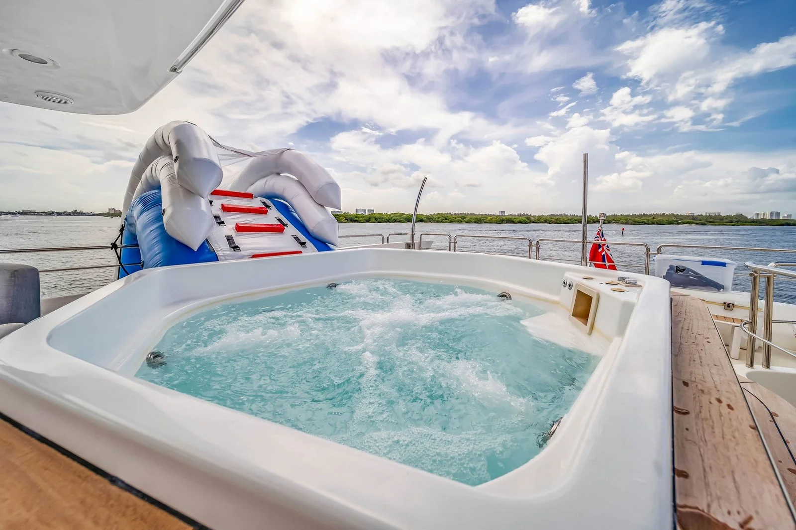Yacht: 116’ Azimut - Image 21