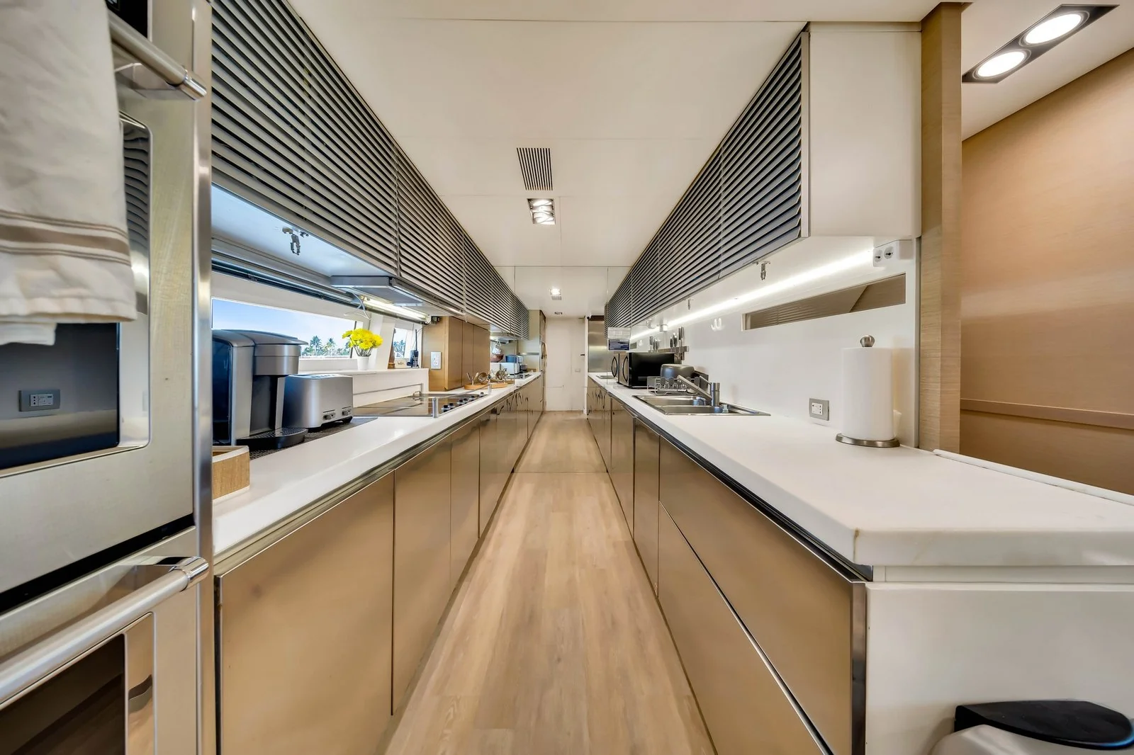Yacht: 116’ Azimut - Image 13
