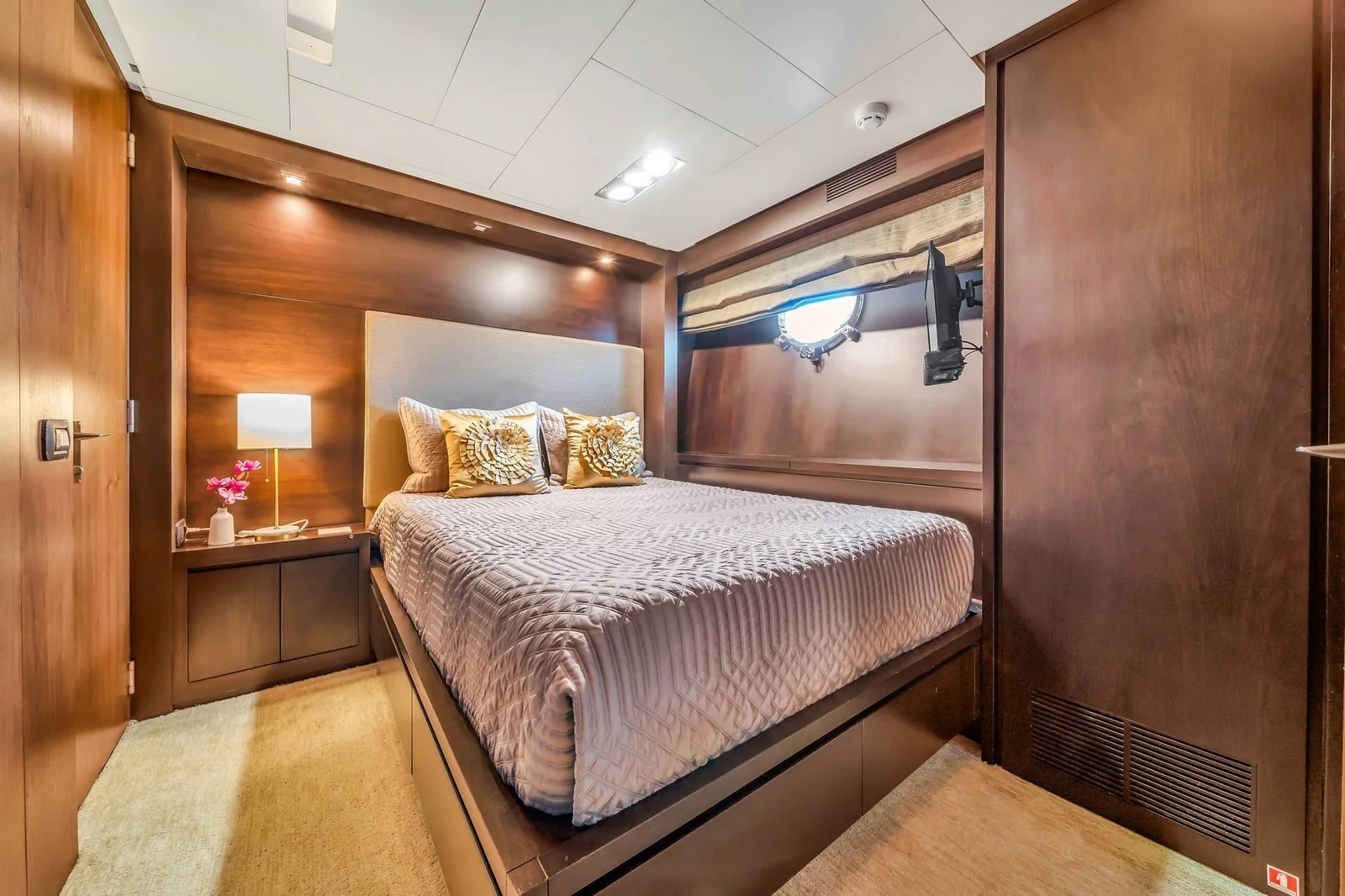 Yacht: 116’ Azimut - Image 123