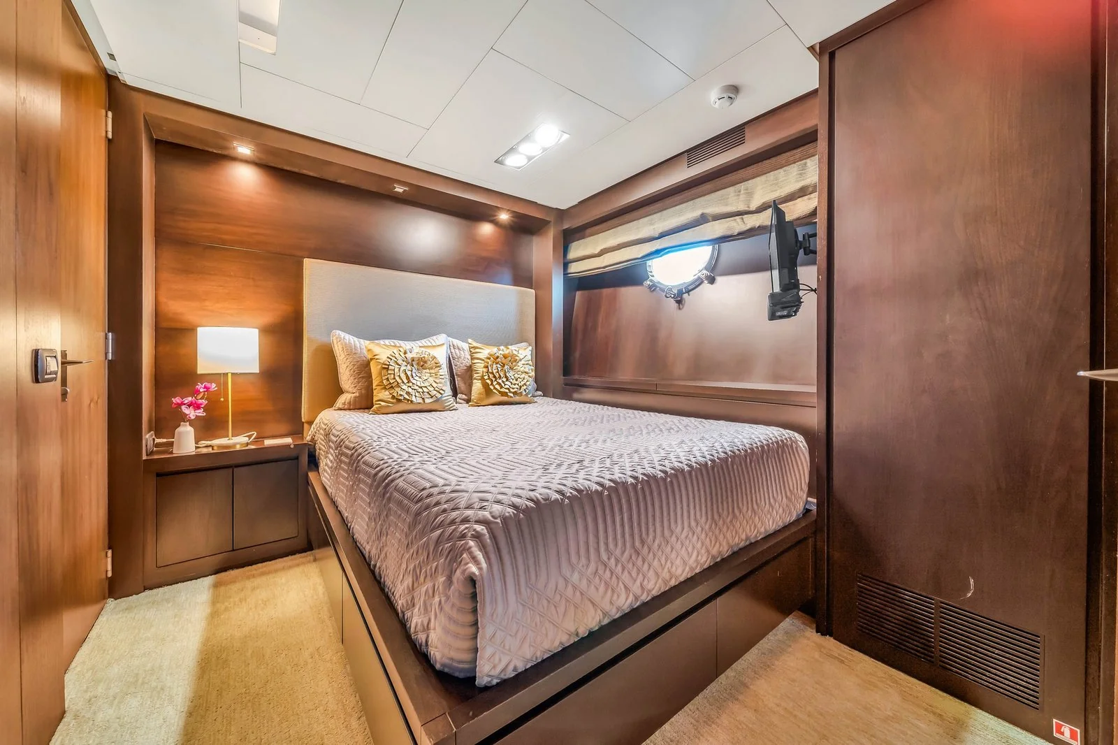 Yacht: 116’ Azimut - Image 122