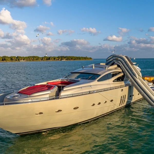 Yate: 90' Pershing