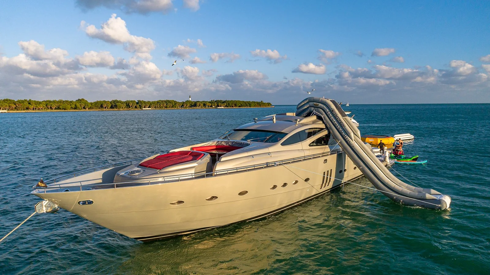 Yate: 90' Pershing