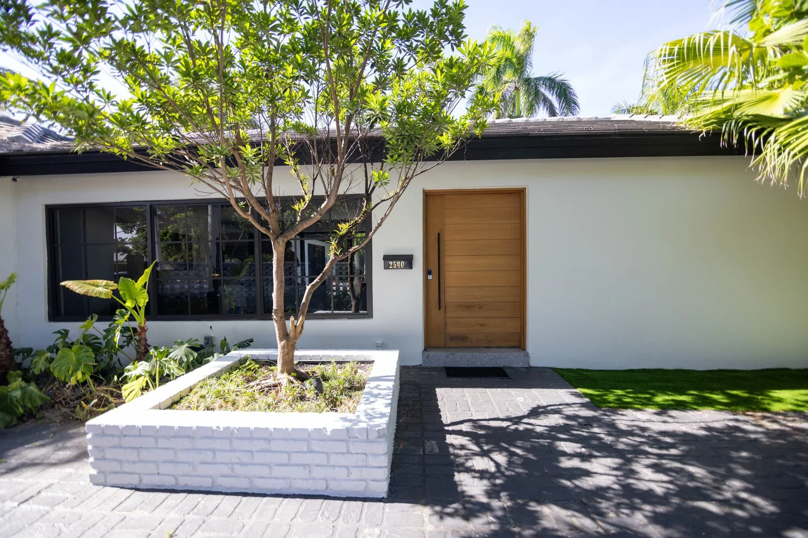 MANSION: 2500 Bay Dr