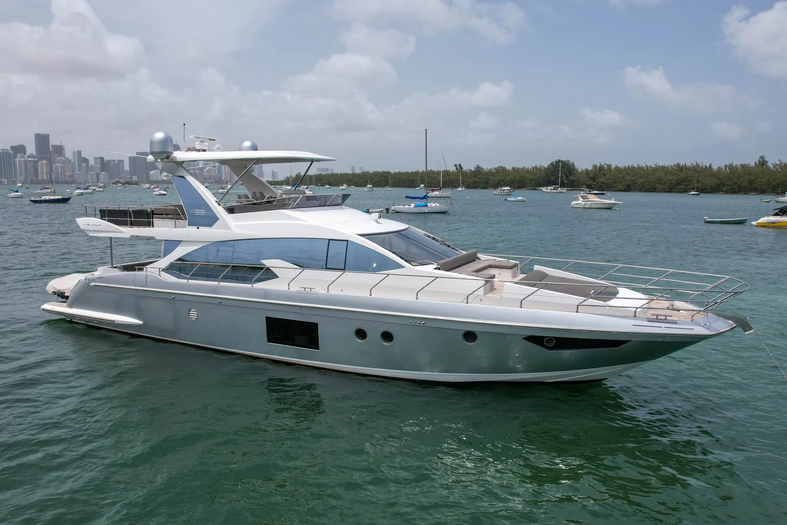 Yate: 68' Azimut The One