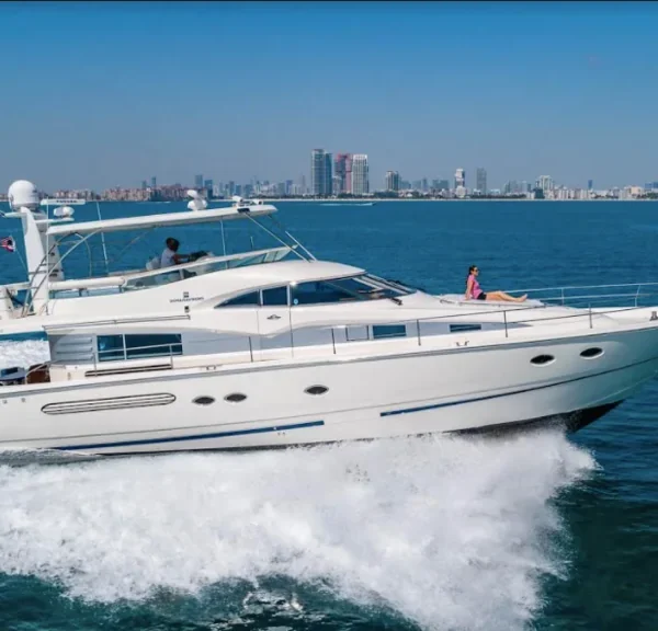 Yate: 64’ FAIRLINE Maximus