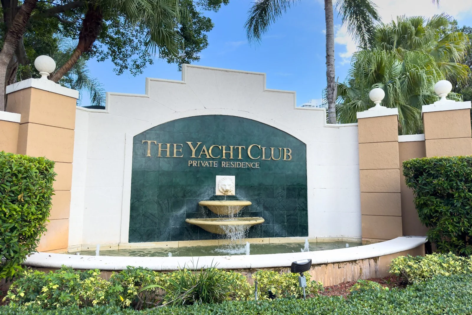 MANSION: AVENTURA APT