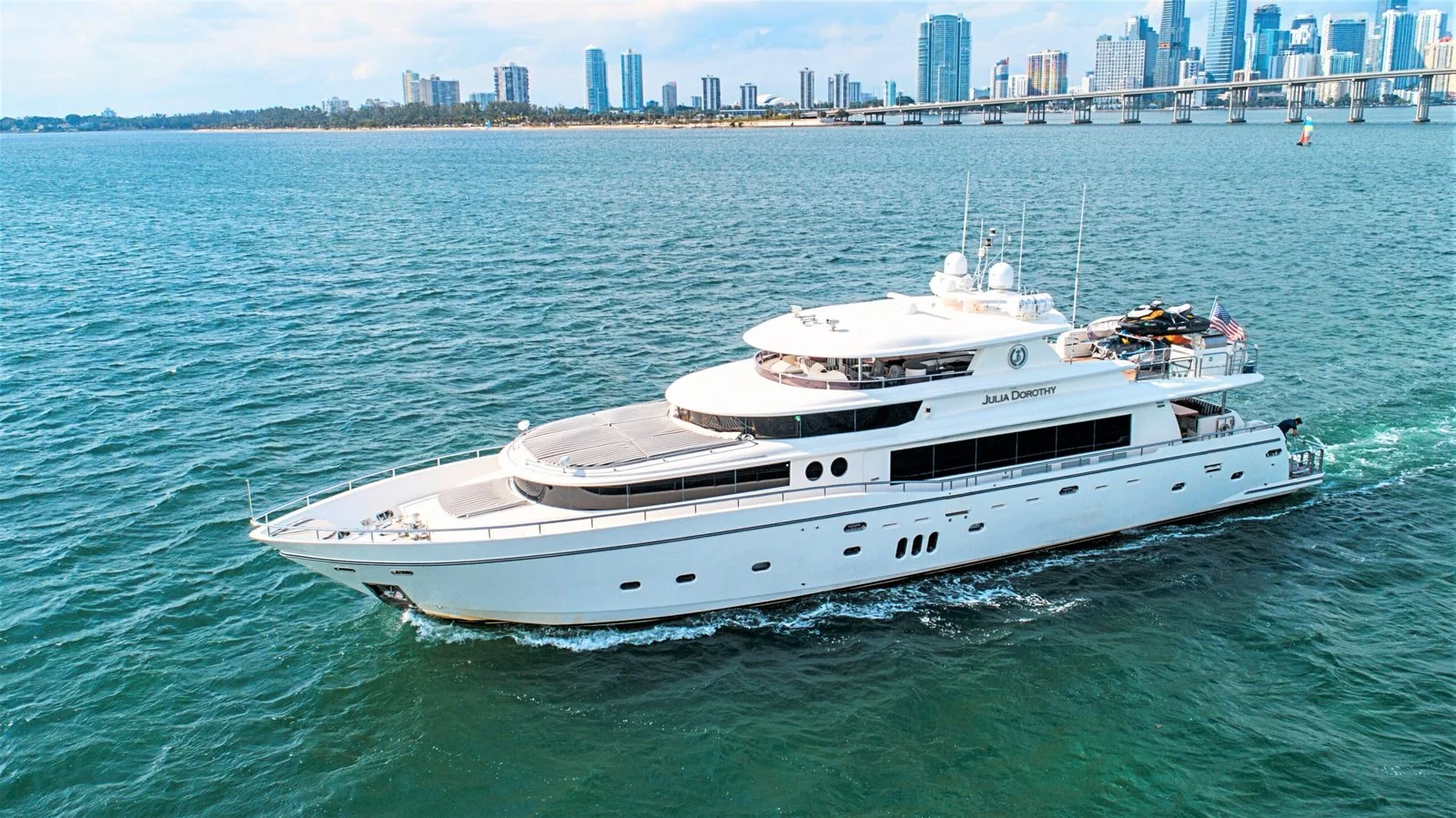 Yate: 103' JOHNSON RICH GUYS NICKEL