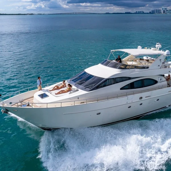Yate: 80' Azimut Salt Shaker