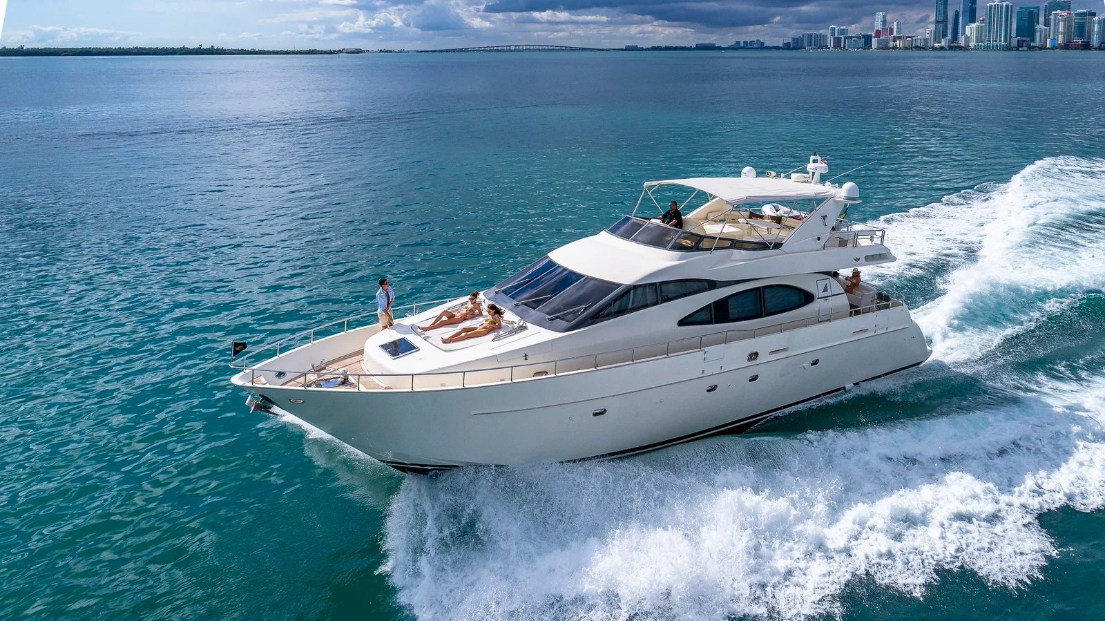 Yate: 80' Azimut Salt Shaker