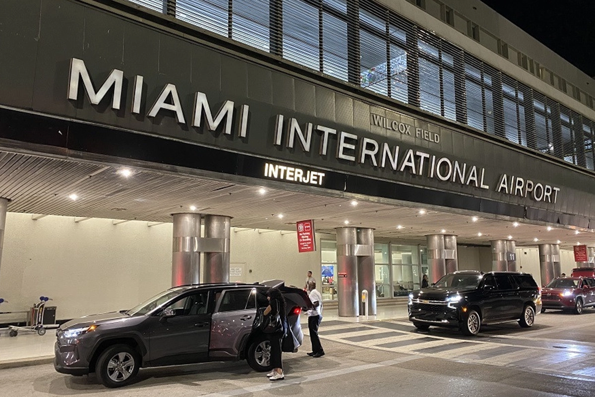 exotic car airport delivery Miami
