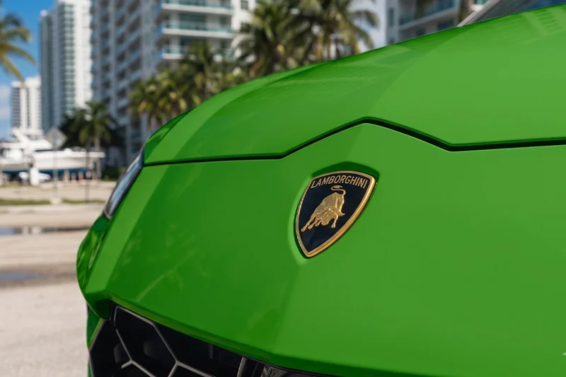 Alugue uma Lamborghini em Miami: modelos, preços e requisitos
