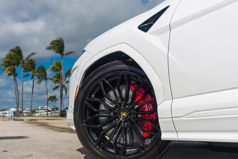 Alugue uma Lamborghini Urus em Miami: o guia definitivo da SUV de luxo