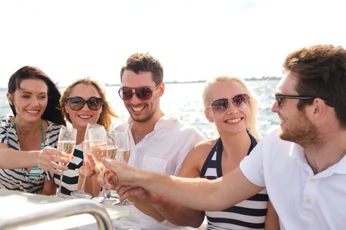 How to plan a luxury birthday party in Miami (cars, yachts & mansions)
