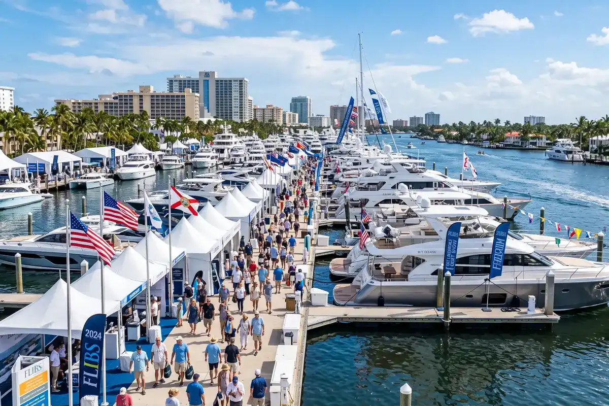 Vista aérea de iates de luxo e cais durante o Fort Lauderdale International Boat Show.
