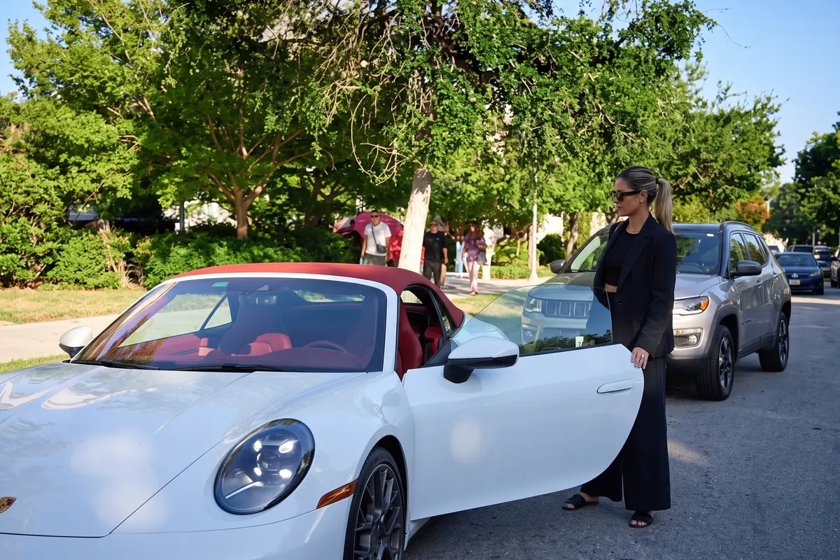 Exotic cars for events in Miami: hourly rentals & showroom
